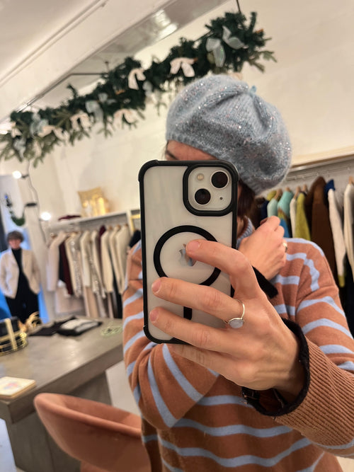 Basco in lana e alpaca realizzato a mano a maglia